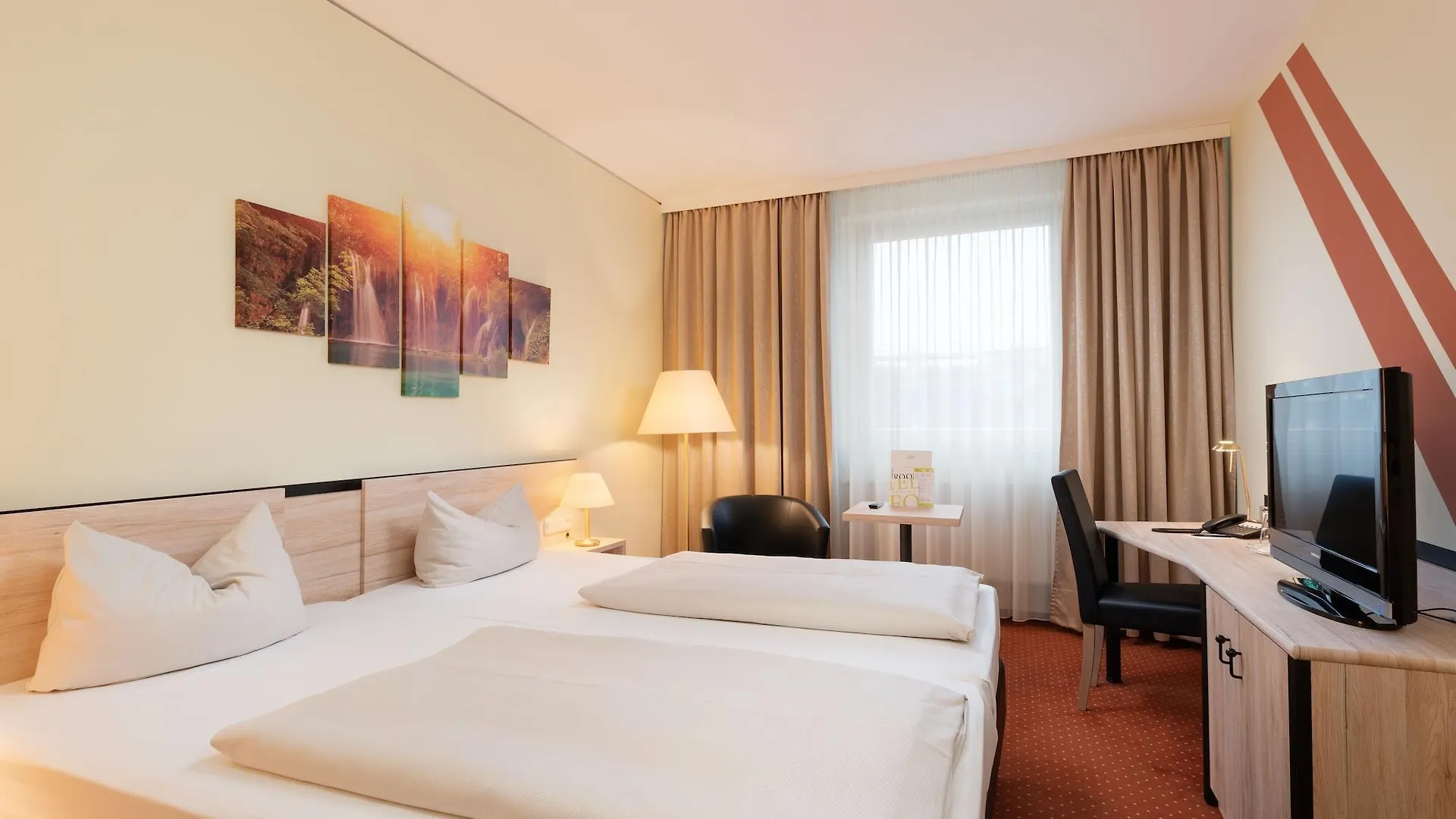NOVINA HOTEL Südwestpark Núremberg