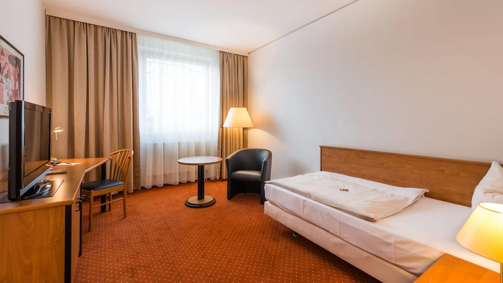 NOVINA HOTEL Südwestpark Núremberg