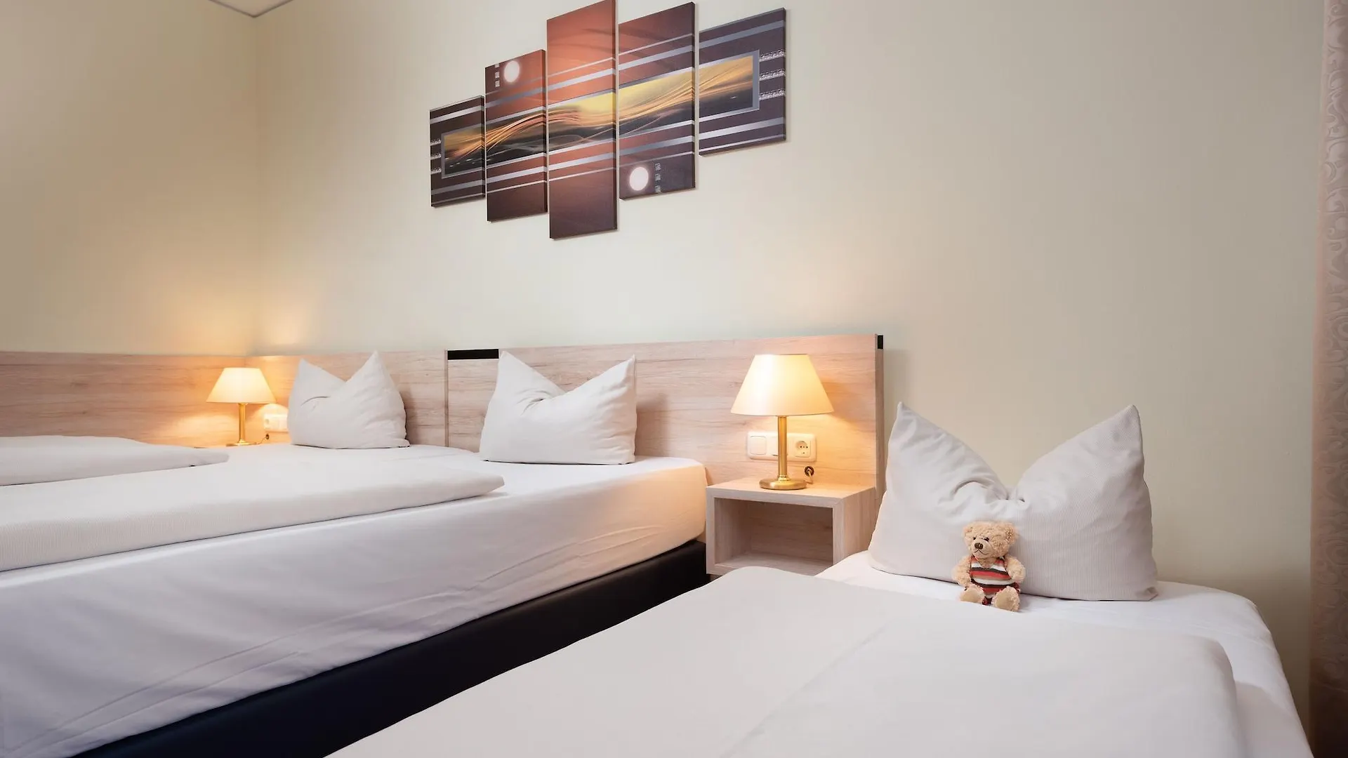 NOVINA HOTEL Südwestpark Núremberg 4*,  Alemania